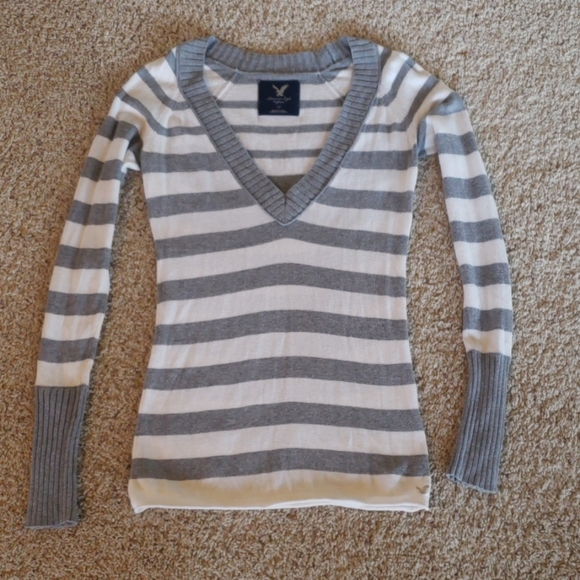 American Eagle Sweater - Picture 1 of 3
